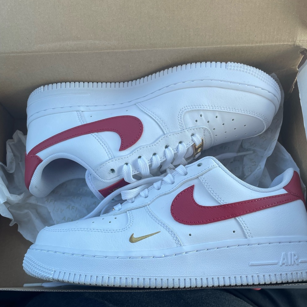 Nike Air Force 1 '07 ESS Womens Size 7 White Gym Red Gold